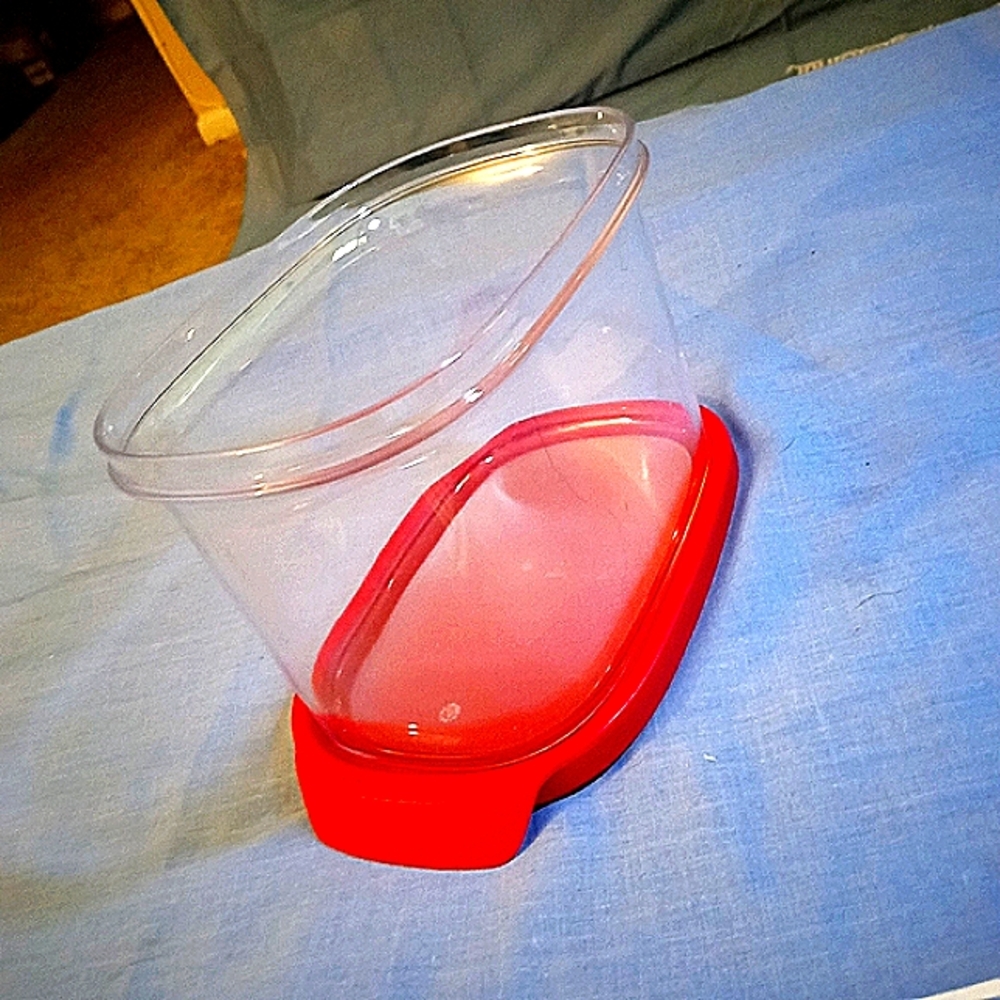 **BRAND NEW** TUPPERWARES ULTRA CLEAR 4½-CUP/1 L CONTAINER